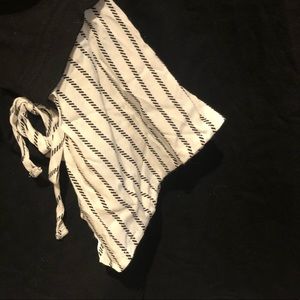 🆕 NWT black sweater with shirt hem